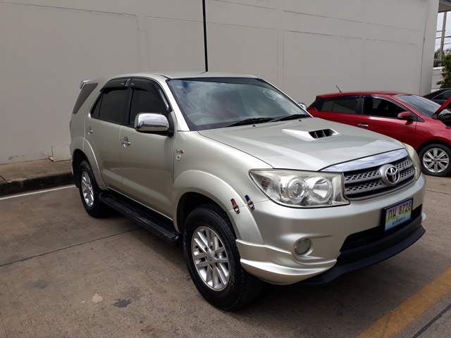 2010 TOYOTA FORTUNER 