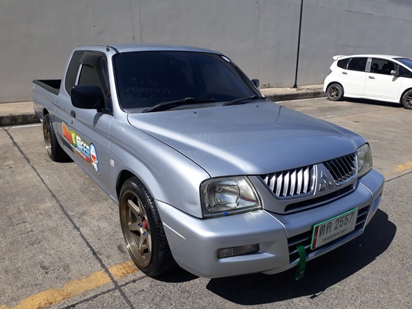 2005 MITSUBISHI STRADA CAB 