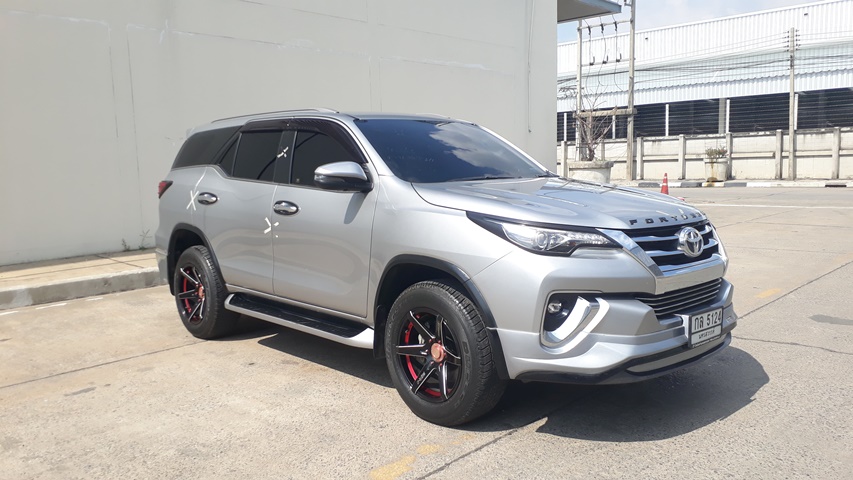 2018 TOYOTA FORTUNER V